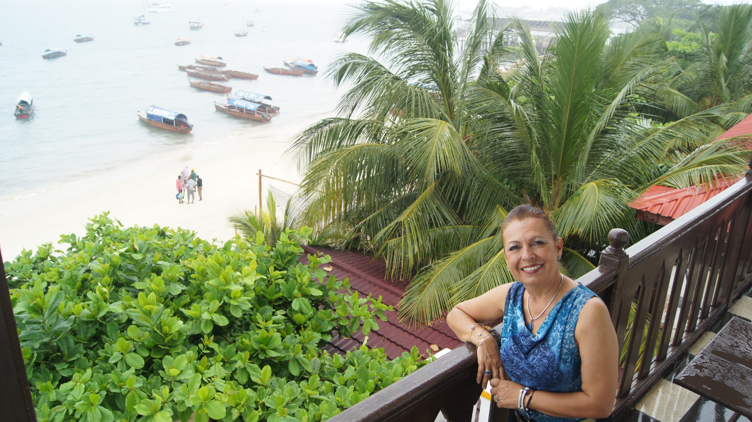 Zanzibar Tembo Oteli Balkonunda Ben