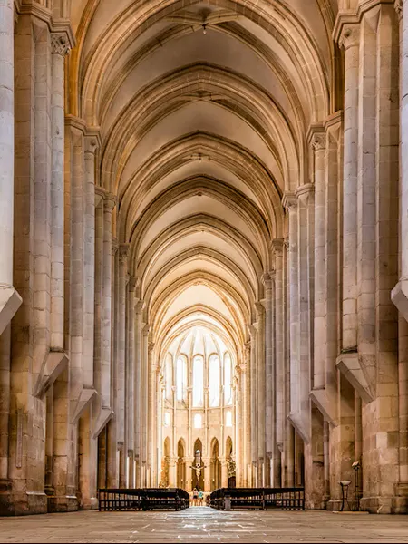 UNESCO DÜNYA MİRASI PORTEKİZ ALCOBAÇA SARAYI 10 Alcobaça-iç (3)