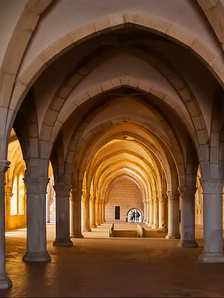 UNESCO DÜNYA MİRASI PORTEKİZ ALCOBAÇA SARAYI 7 Alcobaca ic 4