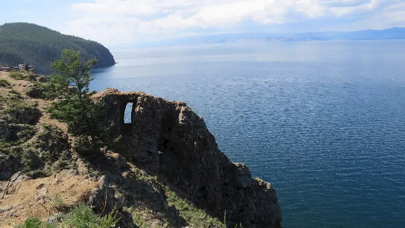 SİBİRYANIN MAVİ GÖZÜ BAYKAL GÖLÜ 3 Delikli Kaya