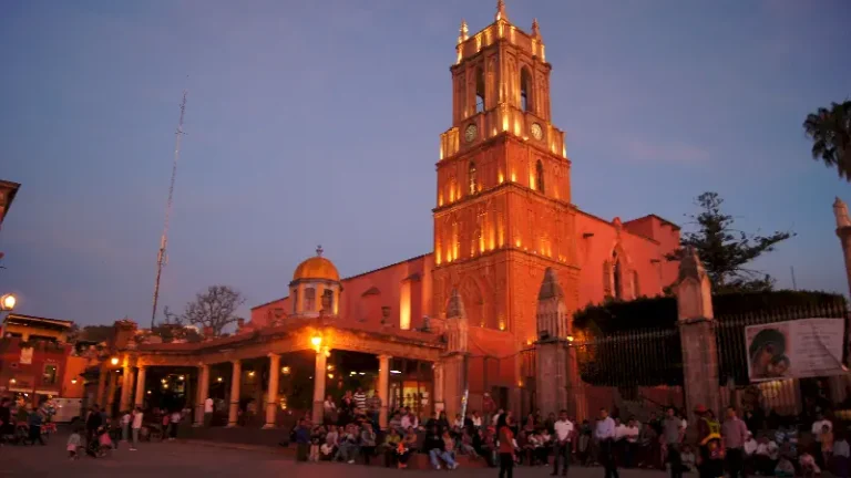 Guanajuato ana meydandan akşam görüntüsü