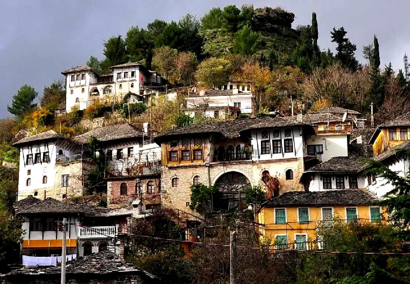 OSMANLI YAŞAM TARZININ ARNAVUTLUK’A ARMAĞANI BERAT VE GJİROKASTRA 5 Gümüş Kale ve Gjirokastra evleri