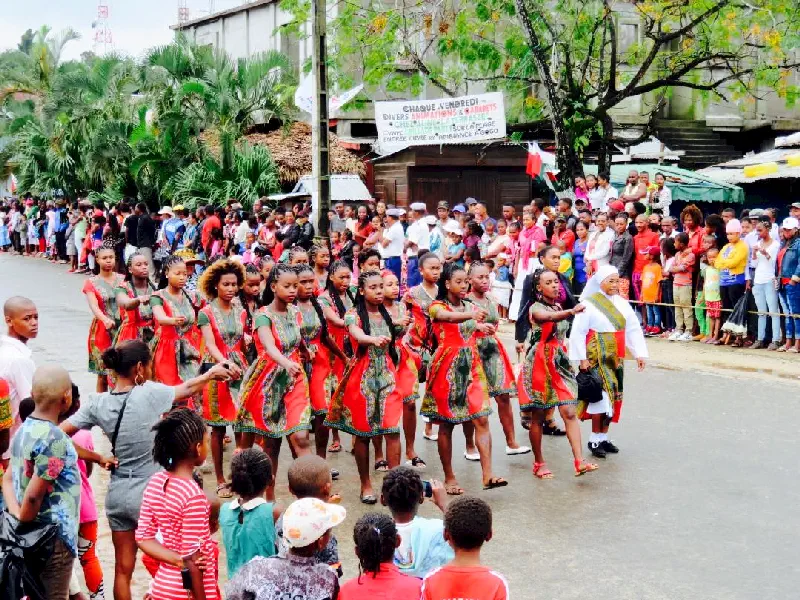 Madagaskar’ın bağımsızlık günü olan 26 Haziran törenlerinde Sainte Marie adasındayız