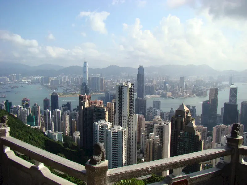 Megakent Hong Kong , Çin ile bütünleşmenin sosyal sorunları ile boğuşuyor
