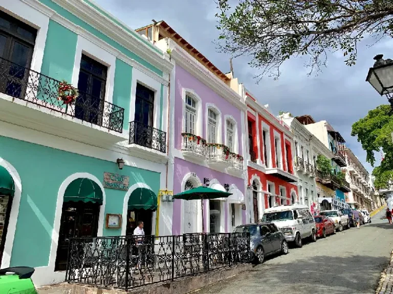 San Juan`ın restore edilmiş sokakları ziyaretçilerine eski zamanlarını yaşatıyor
