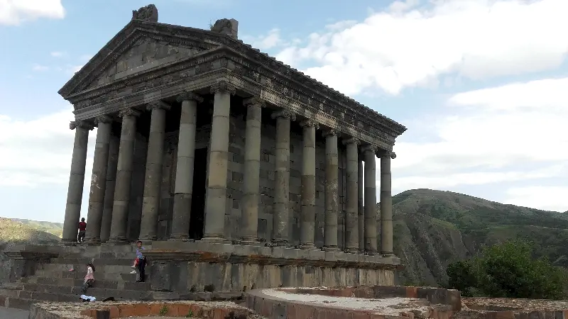 Yukarı Azad Vadisinde Garni çok eski bir yerleşim yeri