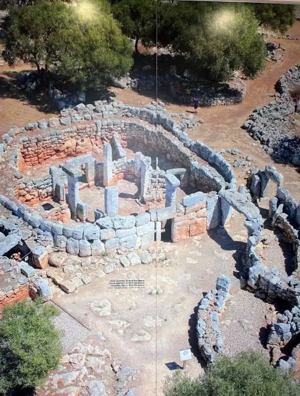 AKDENİZ’İN KÜÇÜK ADASI MENORCA 11 Menorca antik site 10